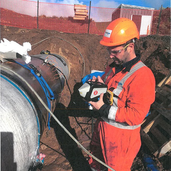 Pipeline-Inspector-LIBS-Analyzer-Field-Testing Pipeline inspector using handheld LIBS analyzer for carbon testing on field weld